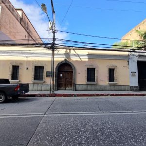 VENTA casa zona 1, sobre 8va avenida y 10ma. calle