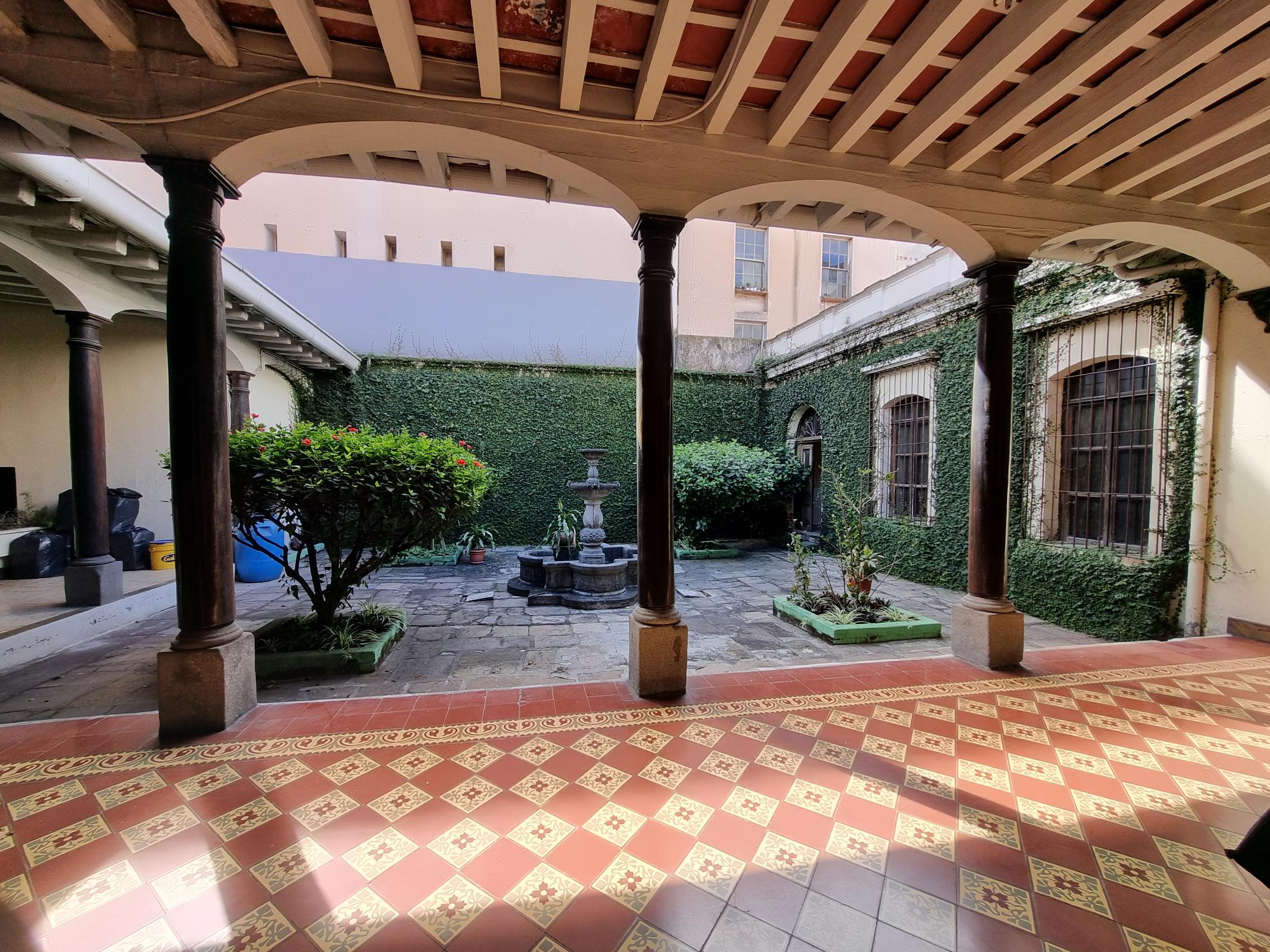 VENTA casa zona 1, sobre 8va avenida y 10ma. calle - Imagen 4