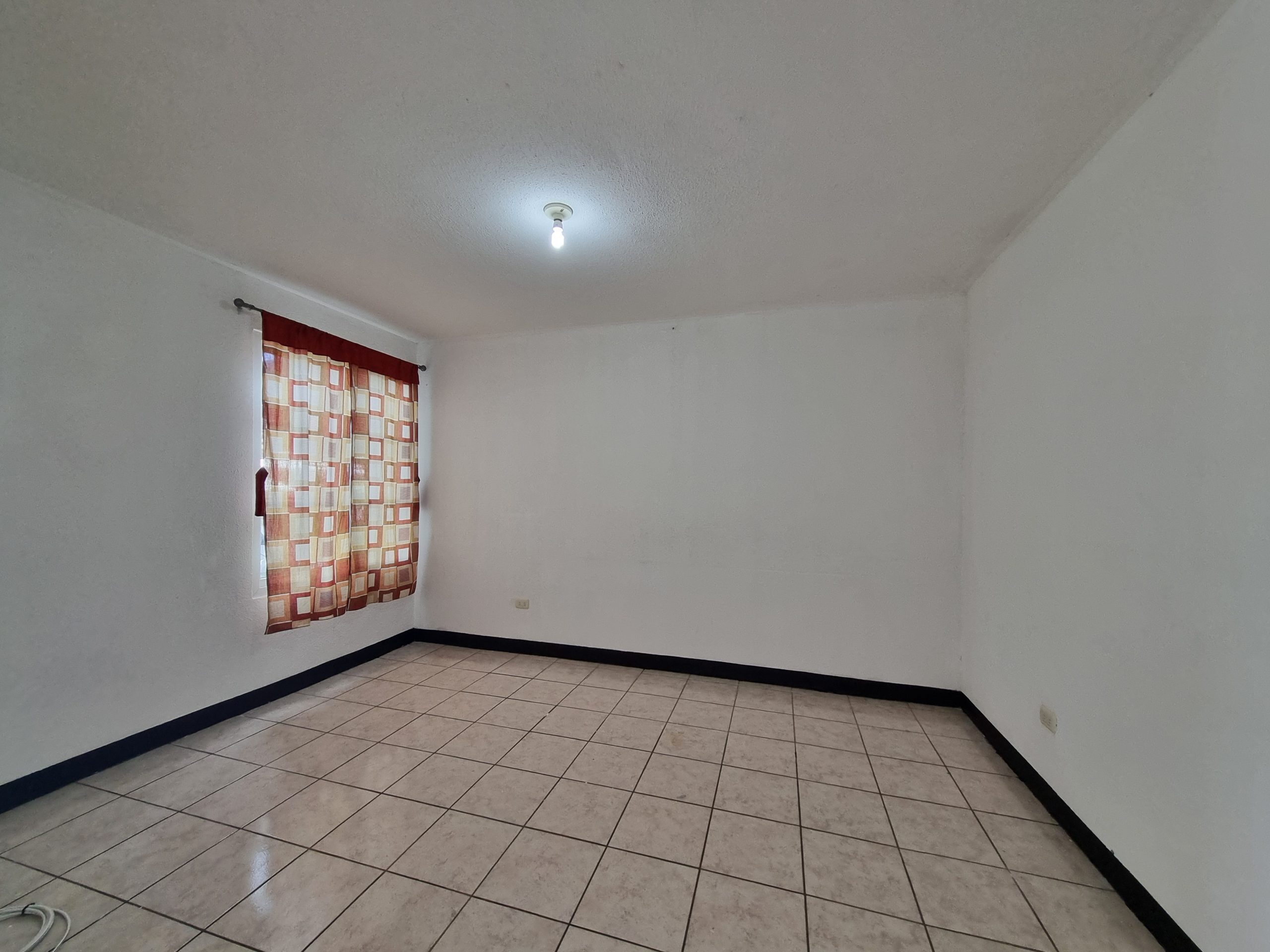 RENTA Casa Zona 18 Fuentes del Valle Norte II - Imagen 2