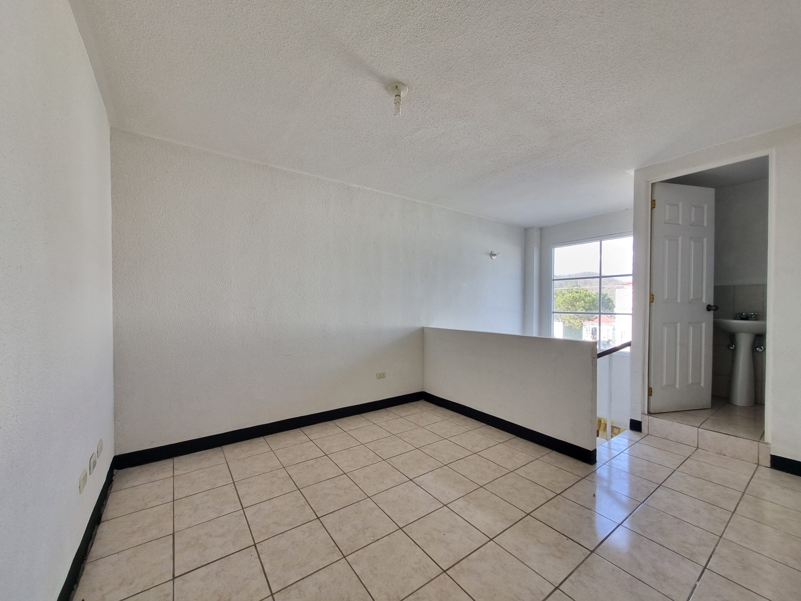 RENTA Casa Zona 18 Fuentes del Valle Norte II - Imagen 8