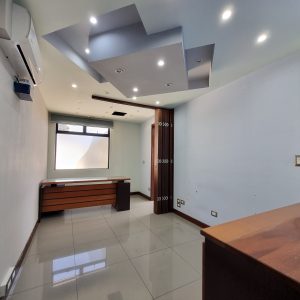 VENTA clínica Edificio Clínicas Médicas de las Américas, zona 14.