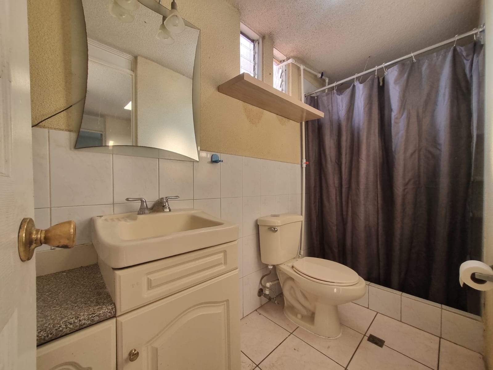 VENTA Casa Zona 18 Residencial Los Olivos, sector 9 - Imagen 2